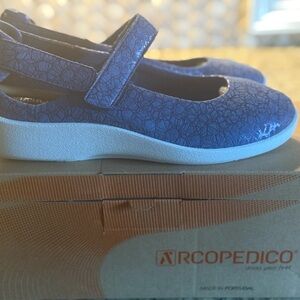 NWT Arcopedico Woman’s  Blue Shoes